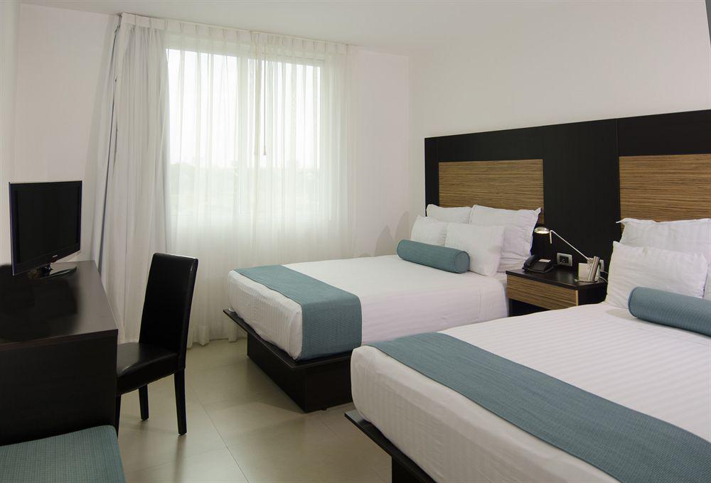 Wyndham Garden Silao Bajio Aeropuerto Hotel Екстериор снимка