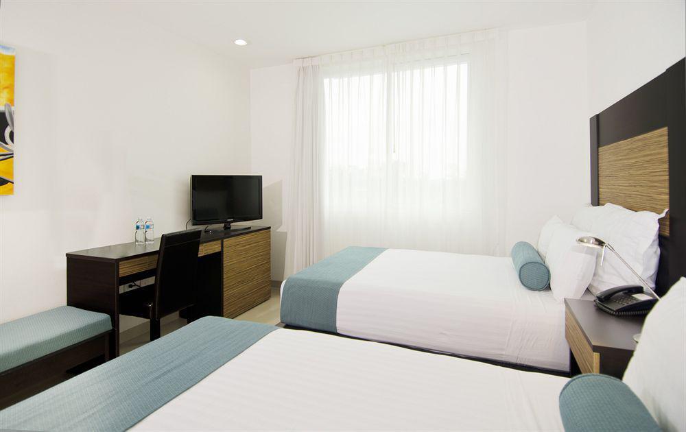 Wyndham Garden Silao Bajio Aeropuerto Hotel Екстериор снимка