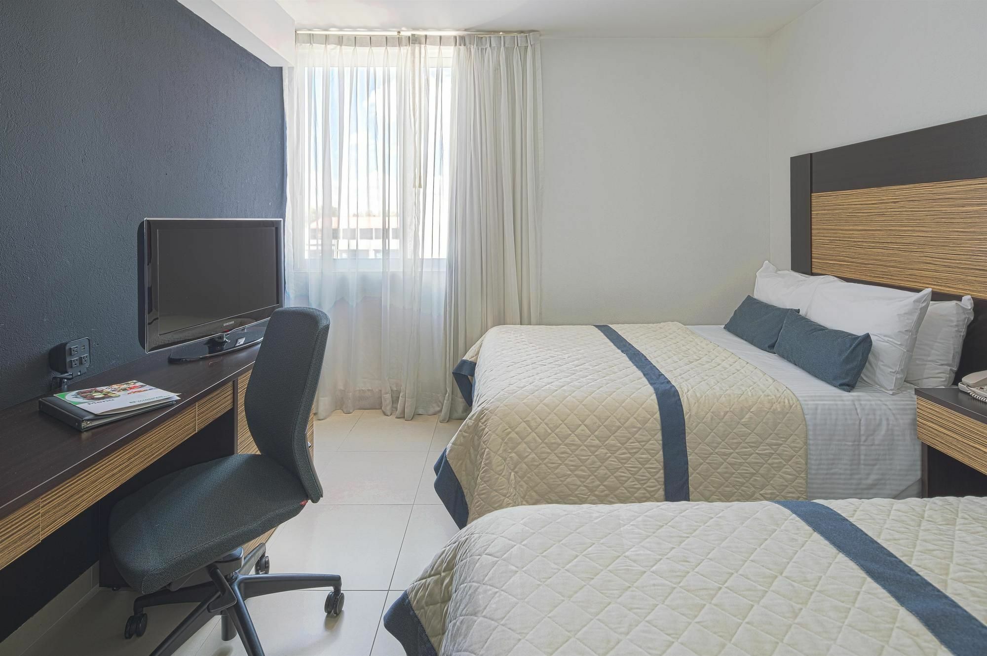 Wyndham Garden Silao Bajio Aeropuerto Hotel Екстериор снимка